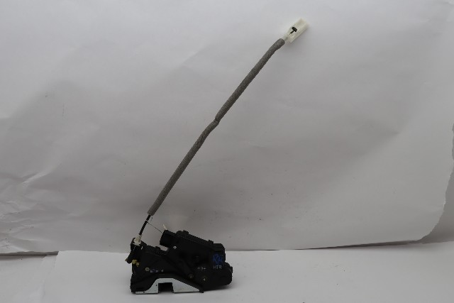 1999-2001 BMW 323i 328i Front Door Latch Right - 51217011308 OEM