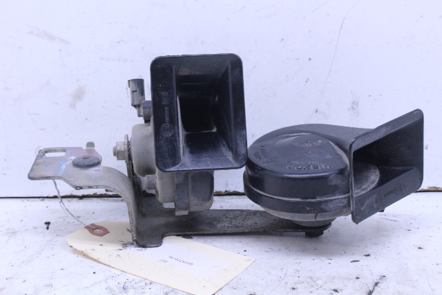 BMW E60 Horn Pair Set 6935709 OEM