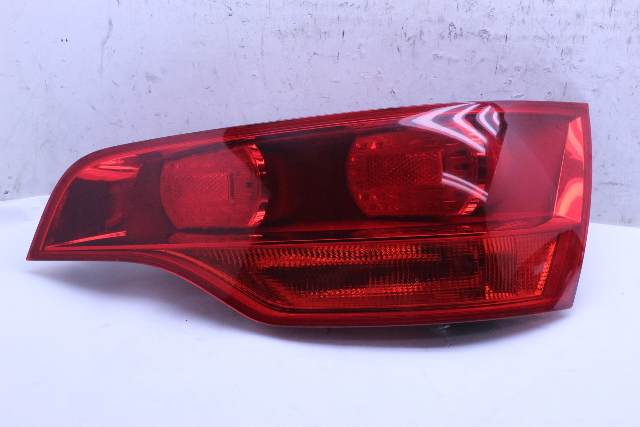 2007-2009 Audi Q7 Tail Light Right - 4L0945094A OEM