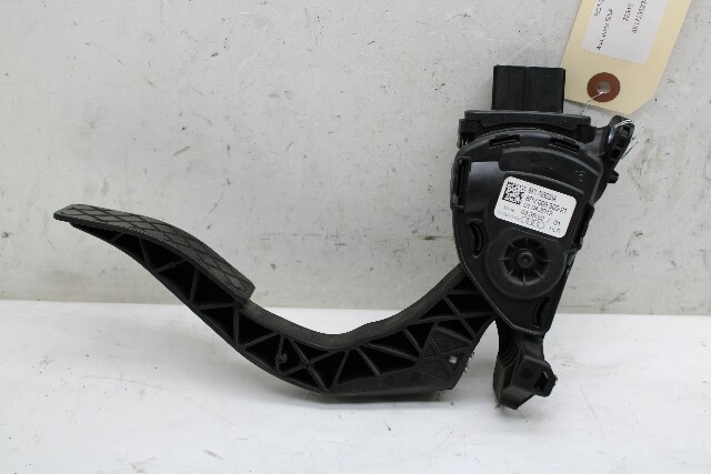 2010 2011 2012 2013 2014 2015 2016 Audi A5 S5 Accelerator Gas Pedal - 8K1723523A OEM