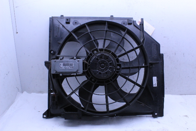 2001-2005 BMW 330i Radiator Cooling Fan With Shroud Puller 17117561757 OEM