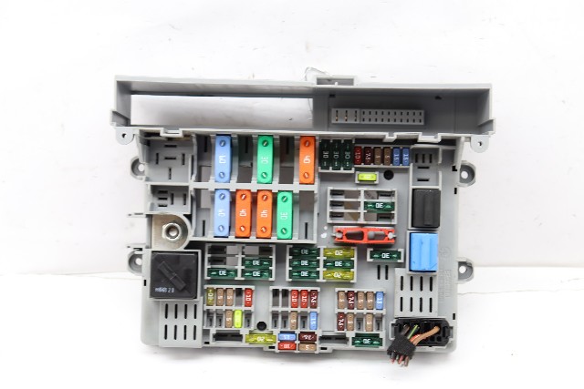 2006 BMW 325i Fuse Relay Junction Box 6906622 OEM