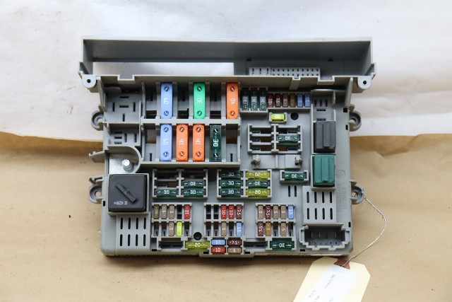 2006 BMW 330i Fuse Relay Junction Box 6906622 OEM