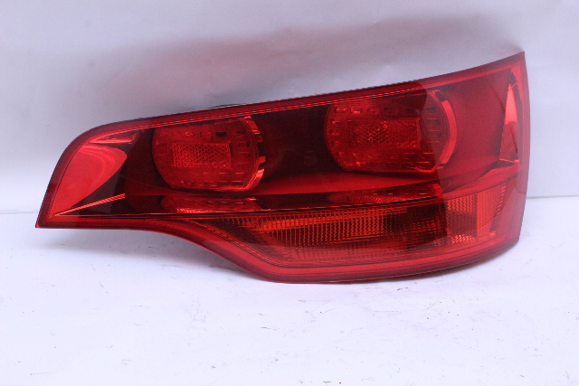 2007-2009 Audi Q7 Tail Light Right - 4L0945094A OEM