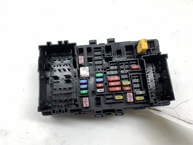 2016 GMC Yukon XL Cabin Fuse Box 23418064 OEM Used
