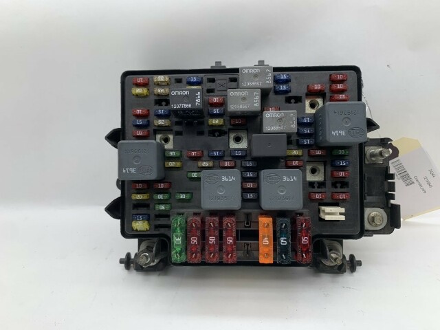 2000-2002 Chevrolet Avalanche Engine Wiring Relay Fuse Block OEM