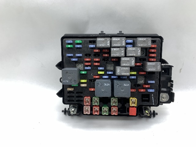 2003-2005 Chevrolet Silverado 1500 2500 Engine Wiring Harness Fuse Box OEM