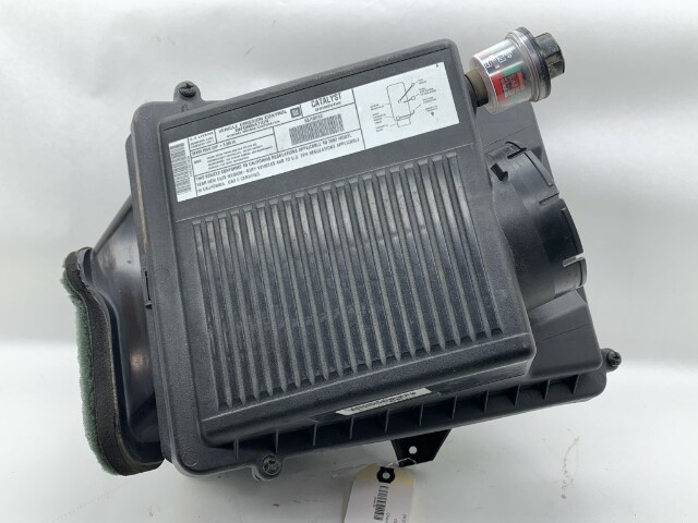 2000-2006 Chevrolet Tahoe Air Cleaner Filter Housing OEM