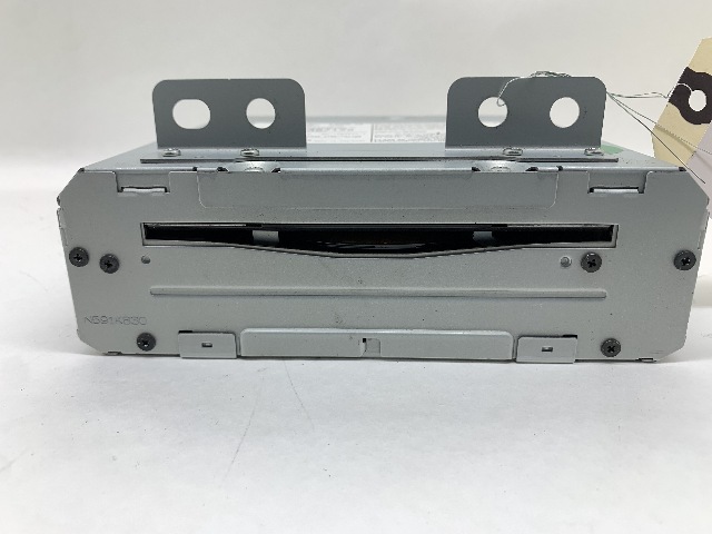 2015-2019 Chevrolet Tahoe Suburban Yukon Entertainment Player 23487129 OEM Used
