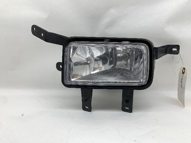 2015 GMC Yukon Denali XL Front Right Fog Lamp 23332242 OEM Used