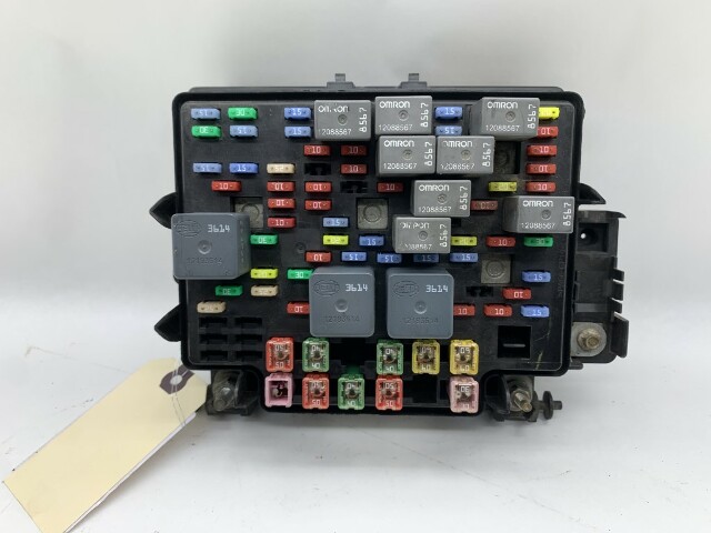 2003-2006 Chevrolet Suburban Engine Wiring Harness Fuse Relay Box OEM