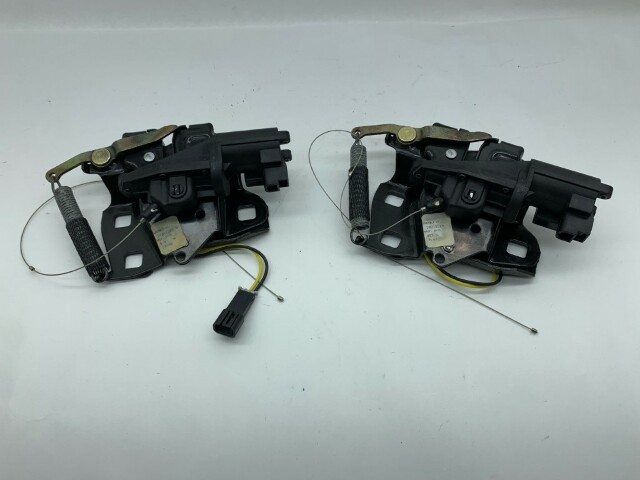 1999-2004 Chevy Corvette C5 Right Rear Hatch Glass Latch 10315320 OEM Used