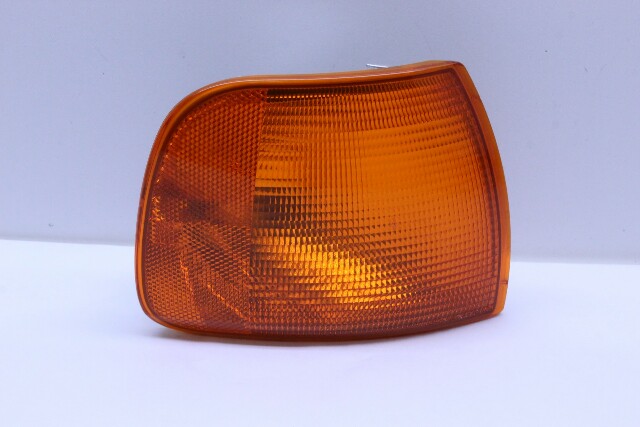 1999-2003 Volkswagen Eurovan Right Turn Signal Marker Light 7D0953042E OEM