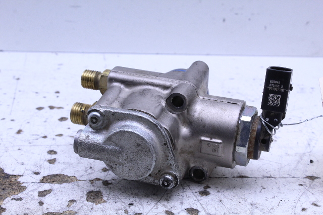 Audi A6 A8 Q7 RS4 Volkswagen Touareg Right Engine Mounted Fuel Pump 079127026C