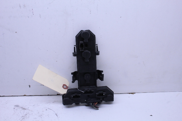 1999 2000 2001 2002 2003 Volkswagen Jetta Tail Light Lamp Bulb Carrier Socket - 1J5945257 OEM