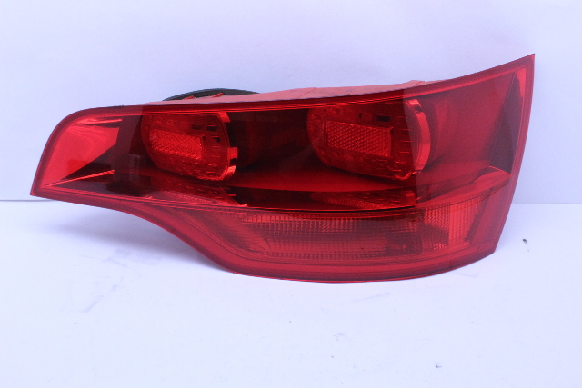2007-2009 Audi Q7 Tail Light Right - 4L0945094A OEM