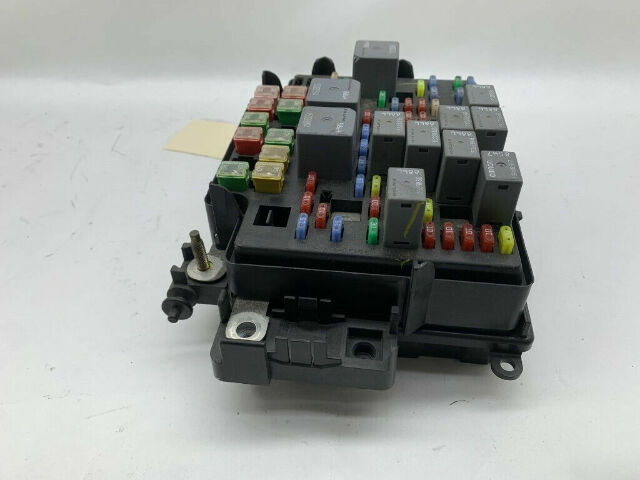 2003-2006 Cadillac Escalade Engine Wiring Harness Fuse Relay Box OEM