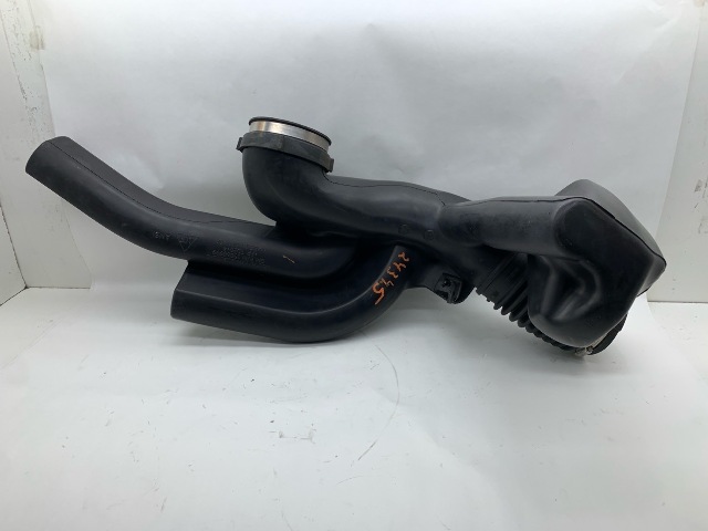 2003-2006 Cadillac Escalade Air Intake Tube Duct Hose OEM