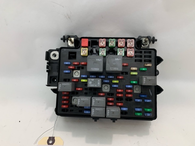 2003-2005 Chevrolet Silverado 1500 Engine Relay Fuse Box OEM