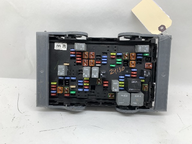 2007-2009 Chevrolet Silverado Engine Wiring Fuse Relay Box OEM