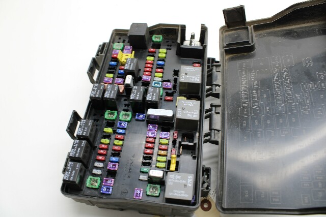 2013-2014 Dodge Ram 1500 Integrated Power TIPM Fuse Box 68089578AD OEM