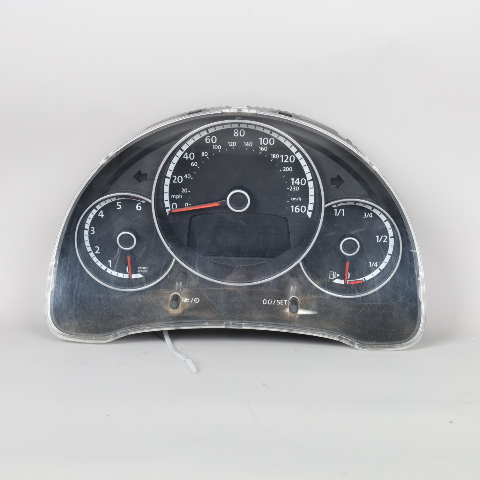 2013-2014 Volkswagen Beetle Diesel Speedometer Instrument Cluster OEM Used