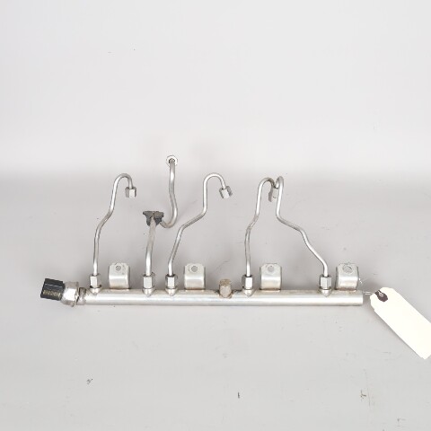 2009-2012 BMW 550 750 X5M N63 4.4 Left Fuel Injector Rail 13537547600 OEM