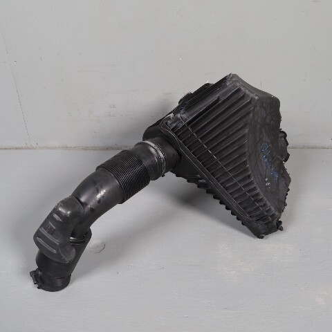 2011-2018 Porsche Cayenne Hybrid 3.0 Air Cleaner Filter Box OEM 95811002210