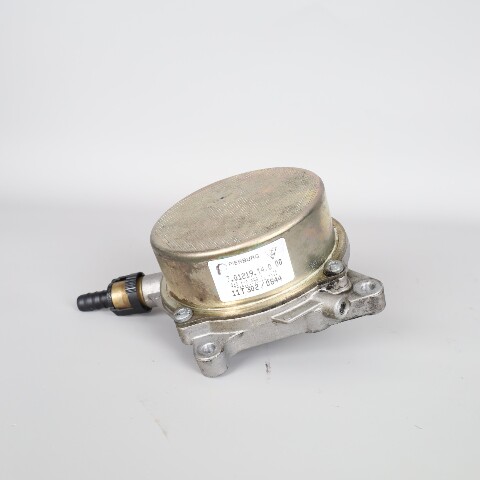 2011-2014 Porsche Cayenne 4.8 Engine Mounted Vacuum Pump 94811005006 OEM Used