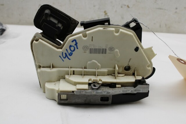2018 2019 2020 2021 Volkswagen Tiguan Front Door Lock Latch Right OEM