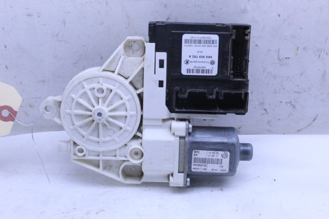 2009-2017 Volkswagen Tiguan Front Door Power Window Motor Right OEM