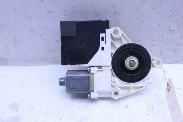 2013 Volkswagen Passat Front Power Window Motor Right OEM