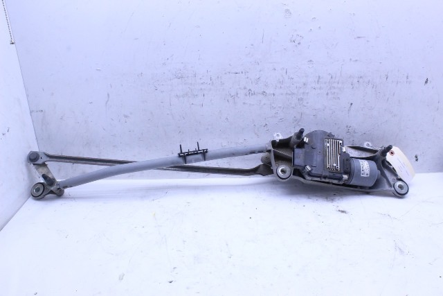 2009 Volkswagen Touareg Windshield Wiper Motor Transmission Linkage OEM