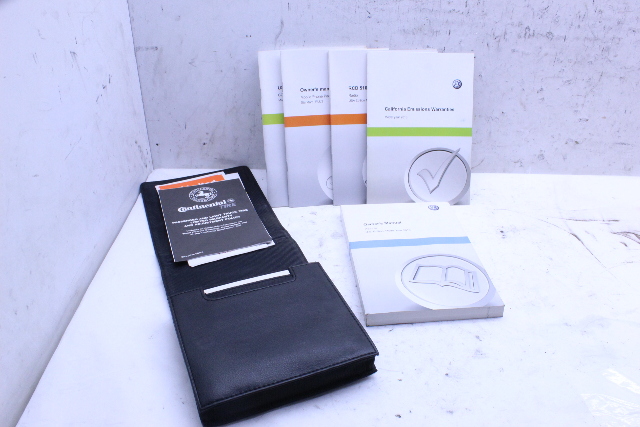 2013 Volkswagen Passat Owner Manual and Case