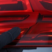 2017-2019 Audi Q7 Tail Light Left 4M0945093D OEM Used