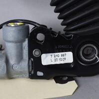 BMW 528i 535i 545i 550i M5 Left Front Seat Belt Buckle 72117210887 OEM Used