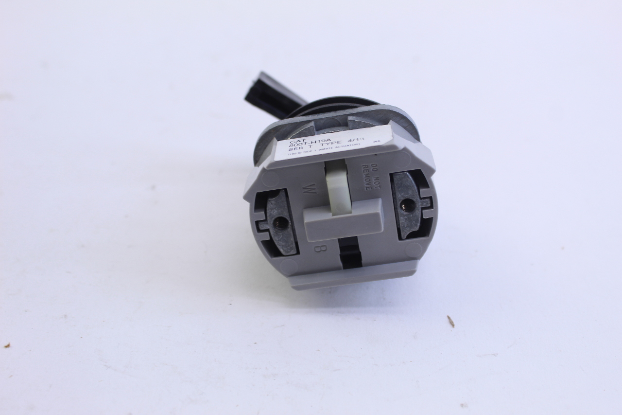 Allen Bradley 800TH19A Selector Switch New in Box PLC Surplus Supply