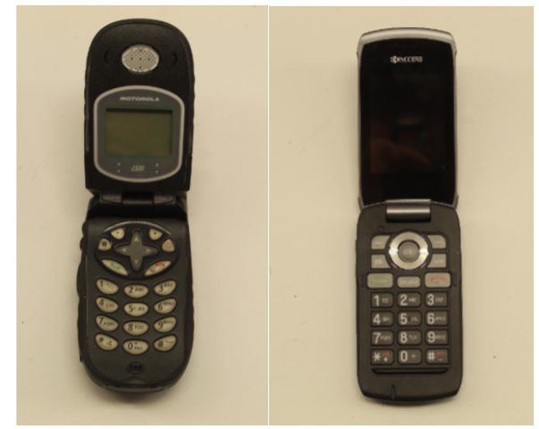 Motorola i530 & Kyocera 5AAXBT047GEA Flip Phone