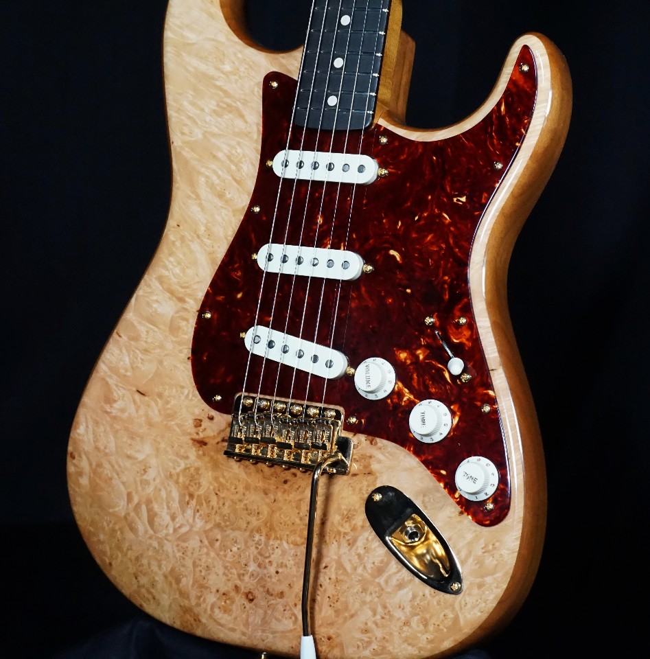Fender Custom Shop Artisan Maple Burl Stratocaster Guitar StreetSoundsNYC