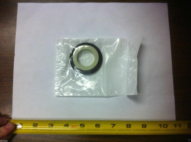 Komatsu D32E-1 D32P-1 D38E-1 D38P-1 D39E-1 Dozer Track Adjuster Seal Kit 906001