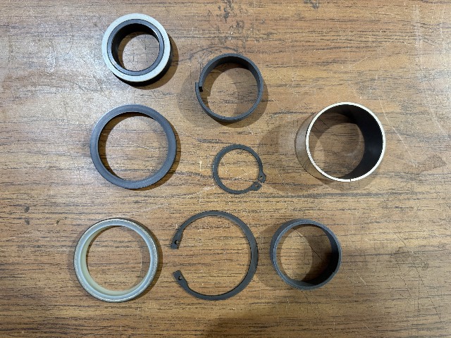 Komatsu D31A-16 D31P-16 D31E-20 D31 D37 Dozer Track Adjuster Seal Kit 909001