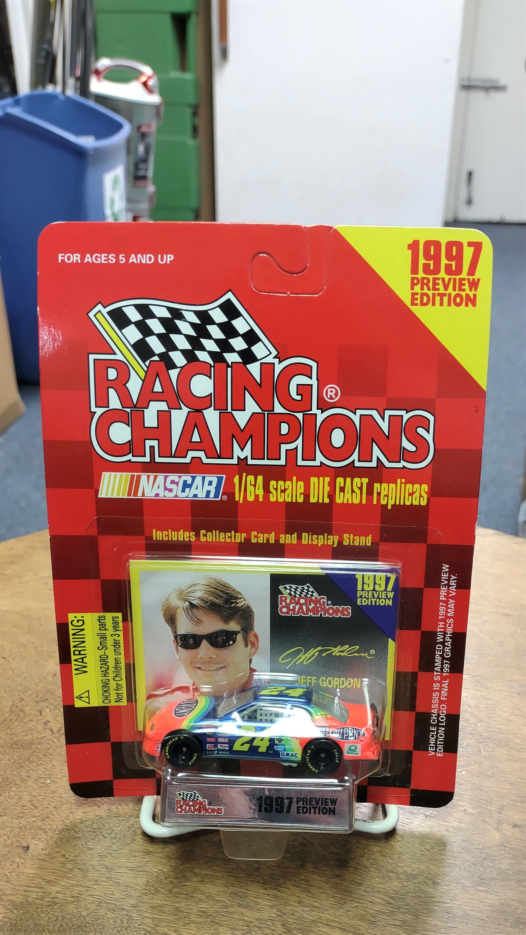1997 Racing Champions Preview 164 24 Jeff Gordon/DuPont Diecast Car