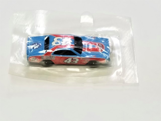 2004 General Mills Hot Wheels Promo 1:64 #43 Richard Petty/STP '74 Charger