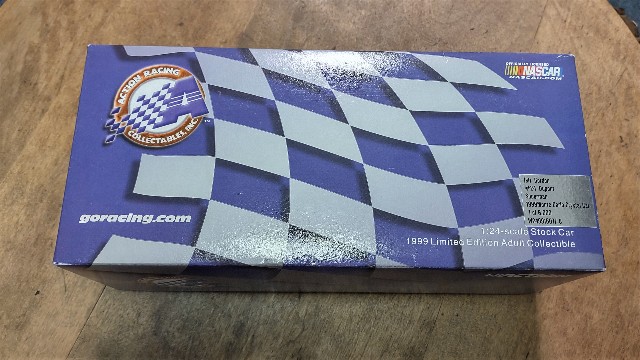 1999 Action Racing 1:24 Crystal Car #24 Jeff Gordon Dupont