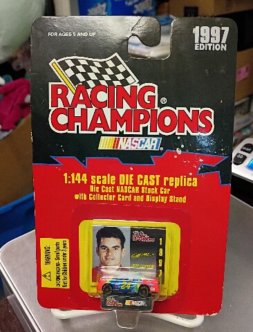 1997 Racing Champions 1:144 #24 Jeff Gordon/Dupont NOS  N27