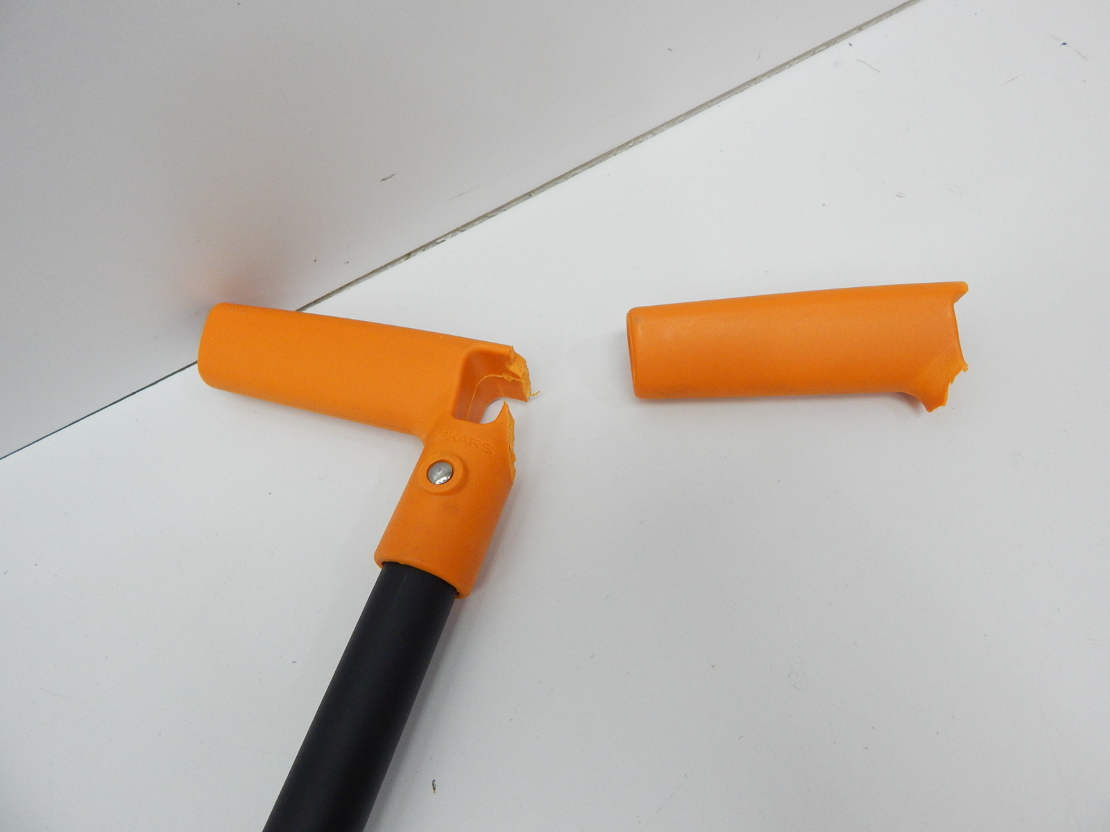 Fiskars 38.5 Inch Long-handle Steel Edger Renewed