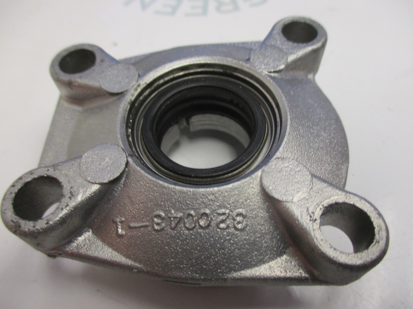 320043-2 Johnson Evinrude OMC Upper Driveshaft Seal Housing