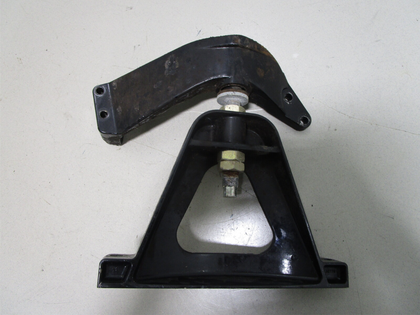 32778T 73571A2 Front Motor Engine Mount Bracket 3.0 Mercruiser Stern Drive