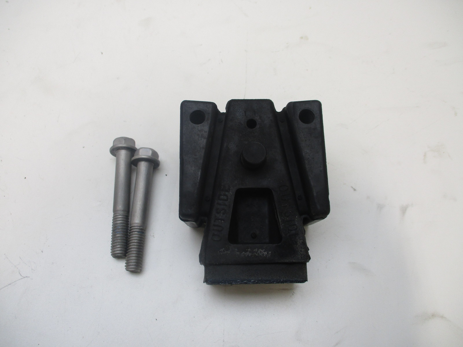 434632 Evinrude Johnson 90-250 Hp Outboard Exhaust Housing Lower Rubber Mount