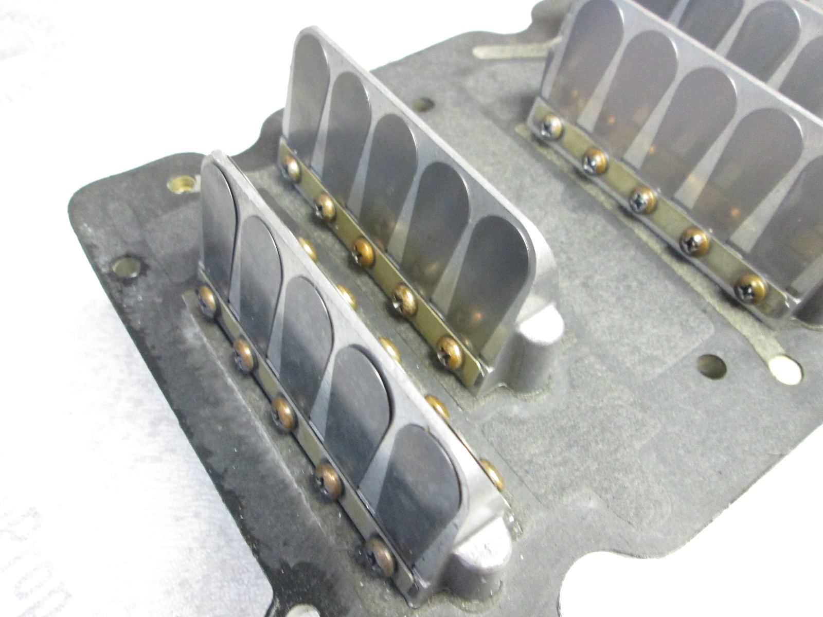 43517A9 75953 Mercury Mariner V6 Outboard Reed Plate & Reed Blocks